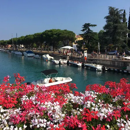 Garda Relais Luna Blu Konukevi