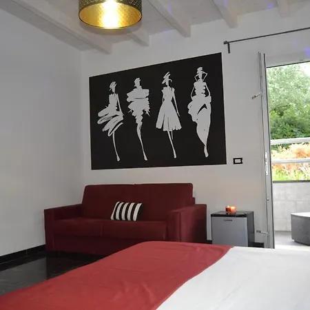 Garda Relais Luna Blu 招待所 佩斯基耶拉德加达